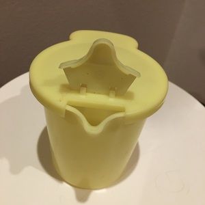 Vintage Tupperware creamer- mint condition. It appears to be new. Collectible